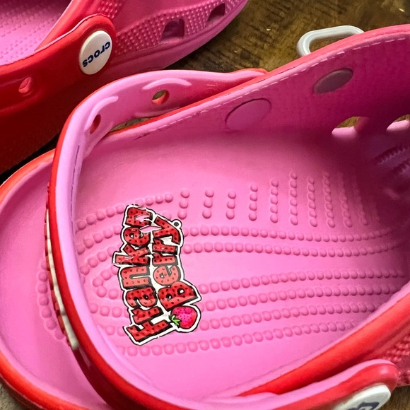 🆕CROCS x Frankenberry Limited Edition Crocs sizes W6, M4. - Picture 9 of 10